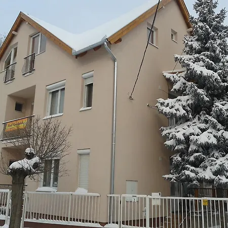 Vendégház Deak Vendeghaz Apartman *