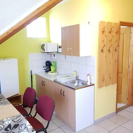 Deak Vendeghaz Apartman *