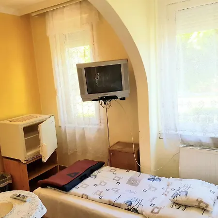 Deak Vendeghaz Apartman *