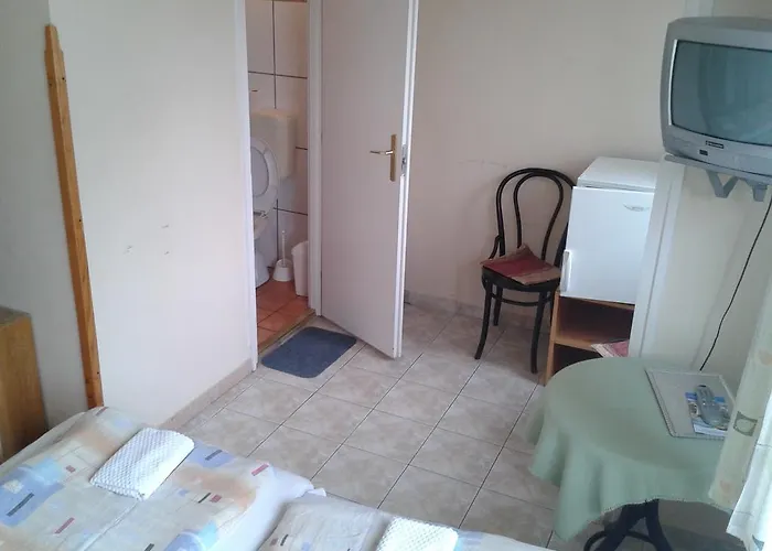 Deak Vendeghaz Apartman Affittacamere *