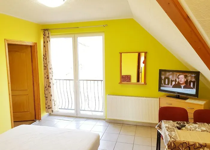 Deak Vendeghaz Apartman Affittacamere *